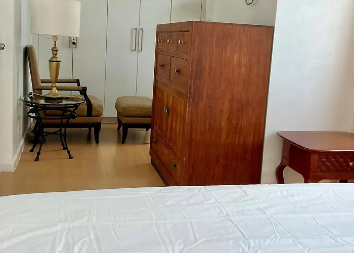 Apartment Charming 1-br In Bgc Manila