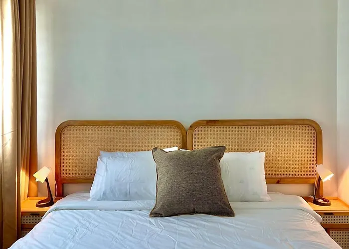 Apartment Charming 1-br In Bgc Manila